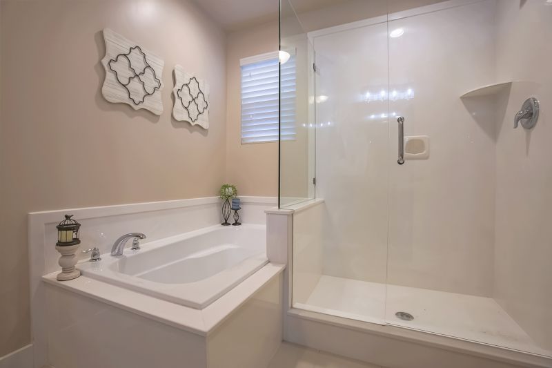 Traditional Alcove Bathtub